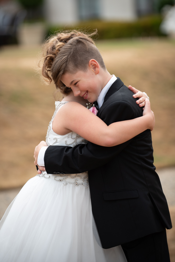 radisson blu wedding pageboy and flower girl hug