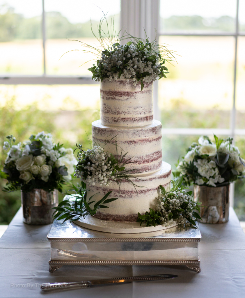Sarah Robert and James Stewarts wedding cake