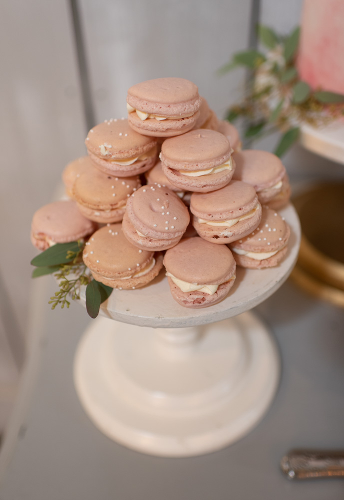 Wedding macaroons on wedding cake table